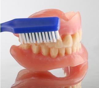 prótese dentaria limpeza como fazer